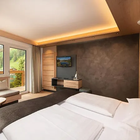 Alpina Hotel 4*