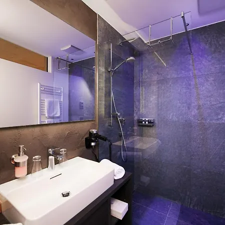 Alpina فندق راوريس